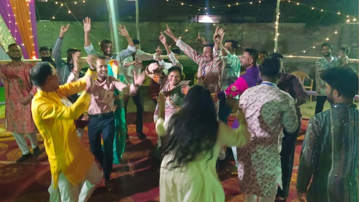 जोधपुर में मूक-बधिर बच्चों का अनोखा गरबा: बिना संगीत सुने डांडिया की ताल पर थिरके कदम, उत्साह देख हर कोई हुआ भावुक
