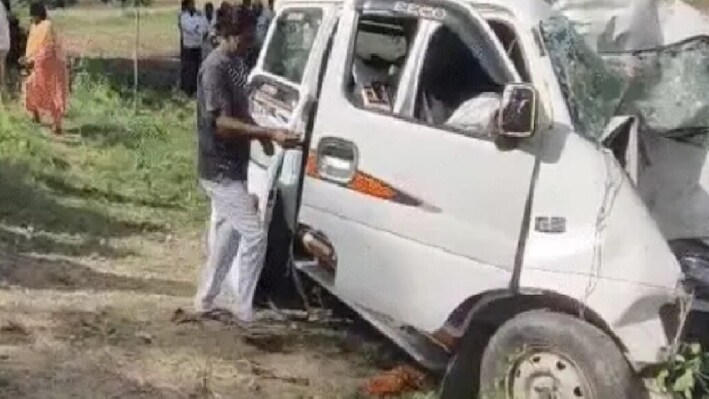 बुलंदशहर में भीषण सड़क हादसा: पेड़ से टकराई बेकाबू ईको वैन, एक ही परिवार के 5 लोगों की दर्दनाक मौत