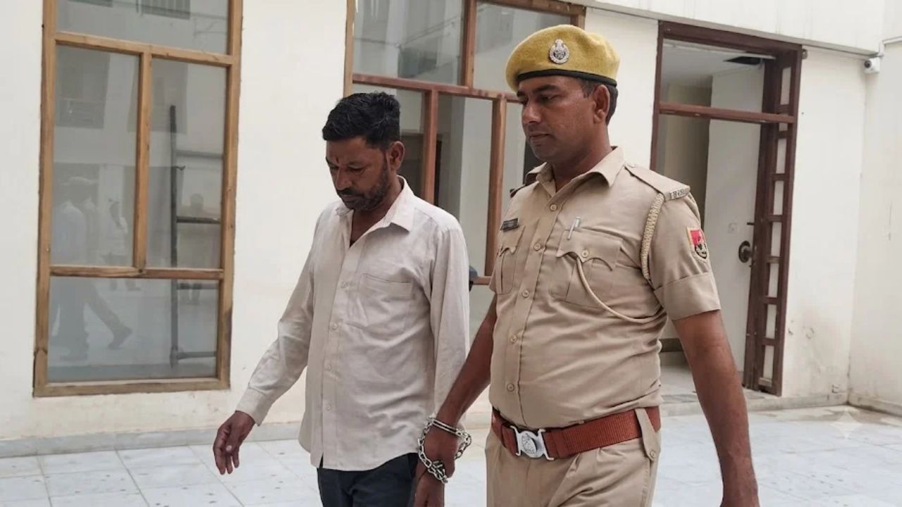 होटल में पुलिस की दबिश से मचा हड़कंप: कथित देह व्यापार का खुलासा, सरदारशहर में संचालक गिरफ्तार होटल में पुलिस की दबिश से मचा हड़कंप: कथित देह व्यापार का खुलासा, सरदारशहर में संचालक गिरफ्तार