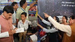 मुरैना में दिव्यांग बच्चे की प्रतिभा ने खींचा सीएम का ध्यान, छात्रों से गुरुत्वाकर्षण पर किए सवाल-जवाब
