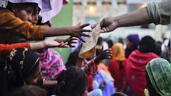 कंगाल पाकिस्तान पर एक और दाग: ग्लोबल हंगर इंडेक्स में भुखमरा देश घोषित, आटे के लिए मची लूट, भूखे पेट सोने को मजबूर लोग