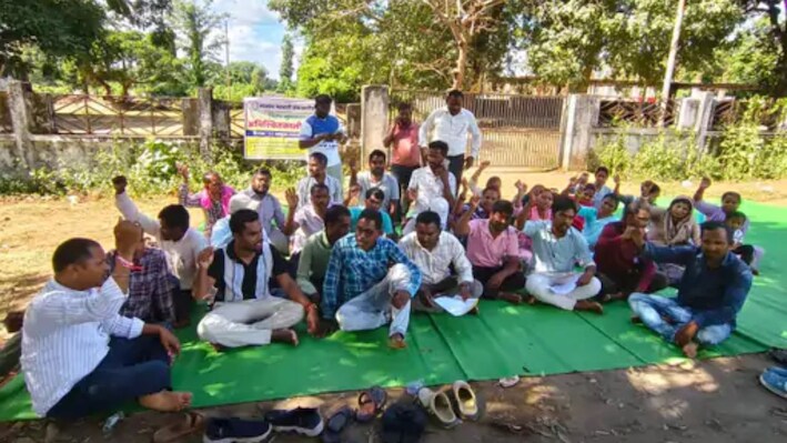 छत्तीसगढ़ में पटवारियों की अनिश्चिकालीन हड़ताल से राजस्व काम ठप, वेतन विसंगति और प्रमोशन को लेकर अड़े