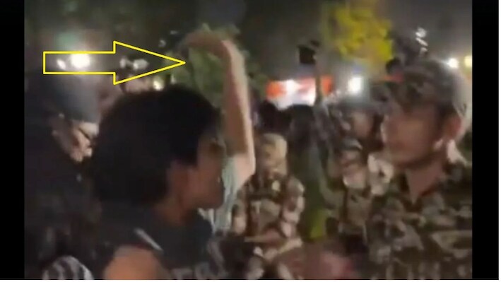 CJP प्रदर्शन में महिला जवान से बदसलूकी, यूट्यूबर लड़की ने मारा थप्पड़!