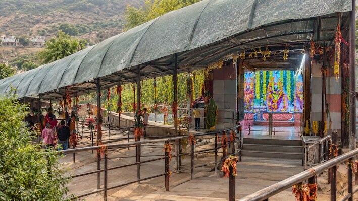 कोटपूतली सरूंड माता मंदिर का रहस्य: 282 सीढ़ियों की चढ़ाई, 7 द्वार और पांडवों से जुड़ी मान्यता, पढ़ें पूरी कहानी