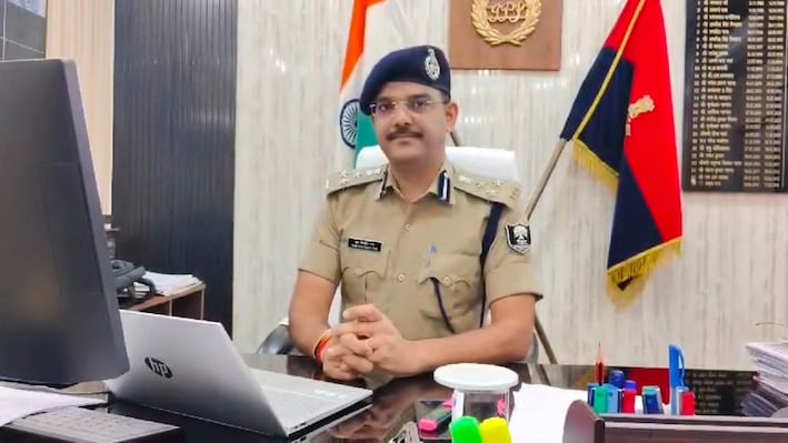 DIG हर किशोर राय का एक और कड़क एक्शन, थानाध्यक्ष सम्राट सिंह को किया निलंबित, दर्ज नहीं किया था दहेज का FIR