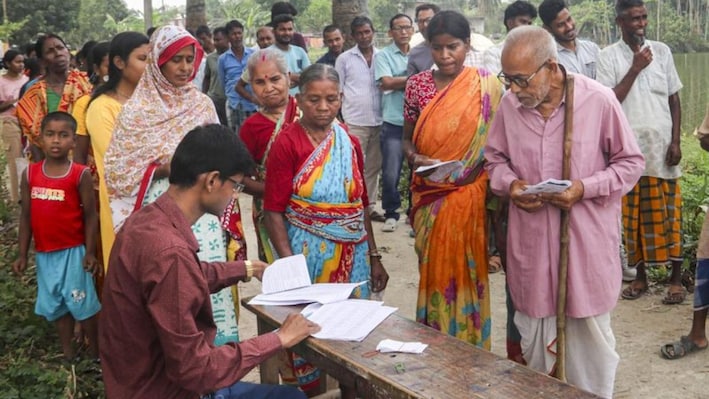 यूपी में वोटर बनने से न चूकें: हर बूथ पर बड़ा अभियान, नाम जुड़वाने के लिए करें ये काम