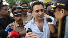 'लीव इंडिया' नोटिस के खिलाफ इमरान खान ने उठाया कानूनी कदम, बॉम्बे हाई कोर्ट पहुंचे एक्टर