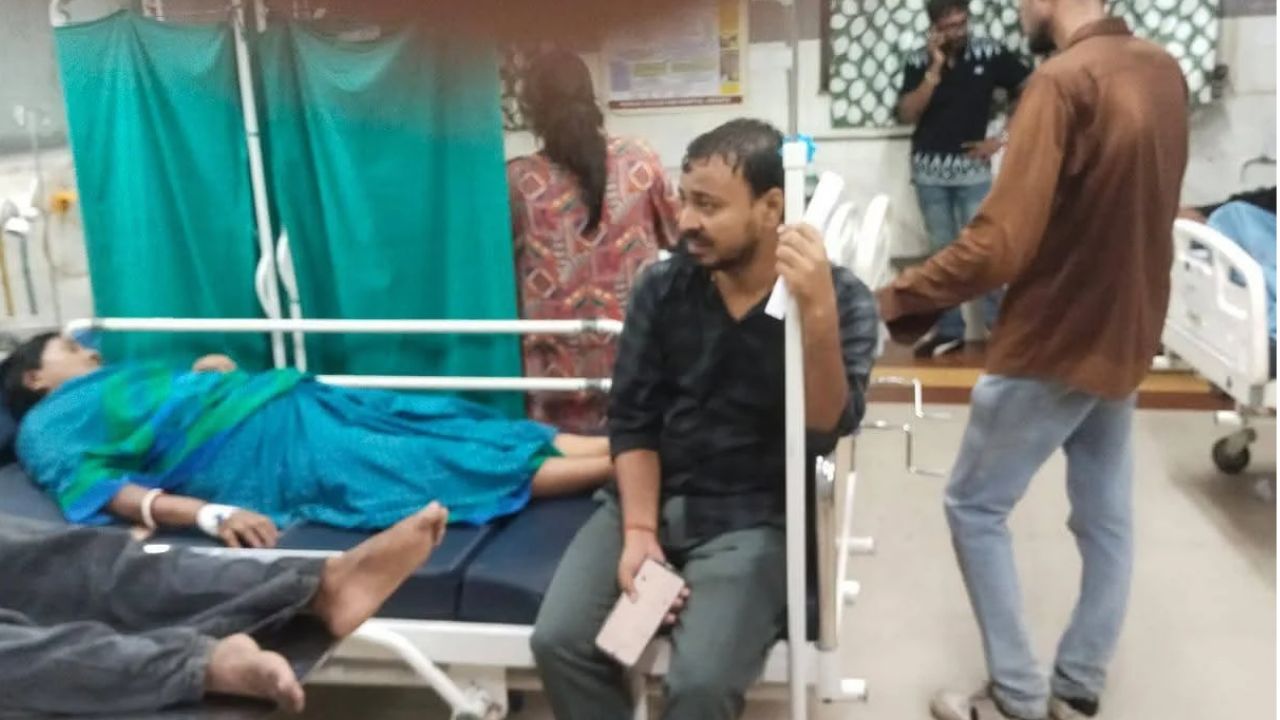 सप्तमी पर दुर्गा पूजा पंडाल में उमड़ी थी भीड़... तभी हो गई बारिश, कोलकाता में भगदड़ की ये थी वजह! हेल्पलाइन नंबर जारी सप्तमी पर दुर्गा पूजा पंडाल में उमड़ी थी भीड़... तभी हो गई बारिश, कोलकाता में भगदड़ की ये थी वजह! हेल्पलाइन नंबर जारी
