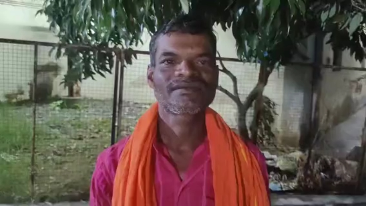 न कोई पद, न सियासी पहचान... फिर ये शख्स कैसे बना ‘राष्ट्रपति’? छत्तीसगढ़ से दिल्ली तक चर्चा न कोई पद, न सियासी पहचान... फिर ये शख्स कैसे बना ‘राष्ट्रपति’? छत्तीसगढ़ से दिल्ली तक चर्चा