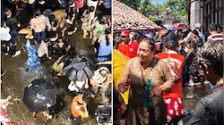 सप्तमी की भीड़, संकरी गली और छोटा सा पंडाल... कोलकाता में इतने बड़े हादसे का जिम्मेदार कौन?