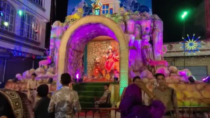 44 तोला सोना, साढ़े 3 किलो चांदी... अशोकनगर में मां जगदंबा का दिव्य श्रृंगार, 24 घंटे कड़ी निगरानी