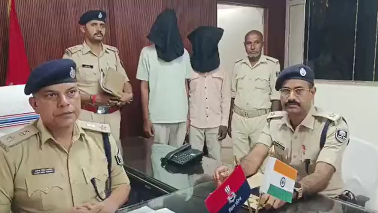 मुजफ्फरपुर में रेनू हत्याकांड का खुलासा: भाई ने दोस्त के साथ मिलकर किया था बहन की हत्या, पुलिस ने किया गिरफ्तार मुजफ्फरपुर में रेनू हत्याकांड का खुलासा: भाई ने दोस्त के साथ मिलकर किया था बहन की हत्या, पुलिस ने किया गिरफ्तार
