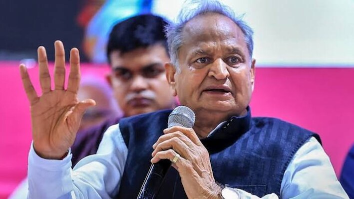 बाड़मेर में हजारों गायों की मौत का दावा, राजस्थान में सूखे और पेयजल संकट पर अशोक गहलोत ने सरकार को घेरा
