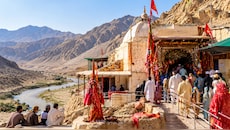 पाकिस्तान के रेगिस्तान का वो मंदिर, जहां गिरा था माता सती का सिर; मुस्लिम भी कहते हैं 'नानी की हज'