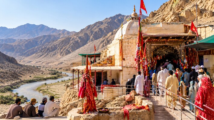 पाकिस्तान के रेगिस्तान का वो मंदिर, जहां गिरा था माता सती का सिर; मुस्लिम भी कहते हैं 'नानी की हज'