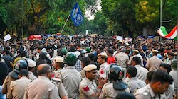 दिल्ली में विरोध प्रदर्शन, कारोबारियों को 4000 करोड़ का नुकसान; कौन होगा जिम्मेदार?
