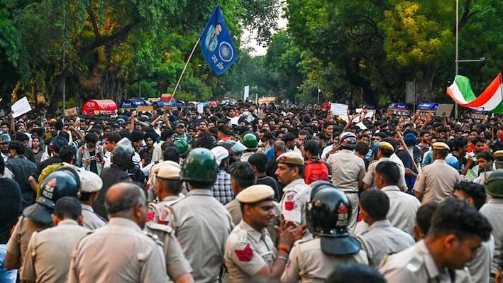 दिल्ली में विरोध प्रदर्शन, कारोबारियों को 4000 करोड़ का नुकसान; कौन होगा जिम्मेदार?