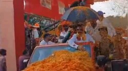 जनसुराज प्रत्याशी अनुज कुमार के समर्थन में अनंत सिंह का रोड शो, जेसीबी से बरसाए गए फूल