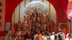 महाअष्टमी के दिन CR Park में महासप्तमी की पूजा, जानें दिल्ली के मिनी बंगाल में क्यों दिखा अलग नजारा
