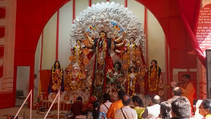 महाअष्टमी के दिन CR Park में महासप्तमी की पूजा, जानें दिल्ली के मिनी बंगाल में क्यों दिखा अलग नजारा