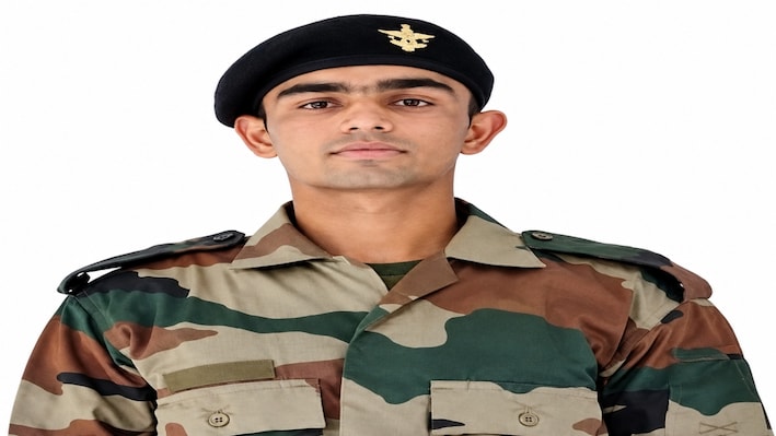 चूरू के अग्निवीर महेश कुमार मुहाल की अंतिम विदाई: पिता ने बेटे को सैल्यूट कर कहा- देश के नाम कर दिया
