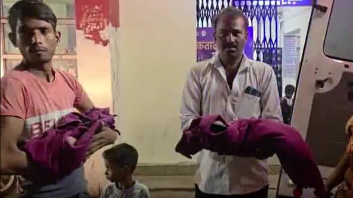 अलवर में चलती एंबुलेंस के अंदर गूंजी किलकारी: महिला ने जुड़वां बच्चों को दिया जन्म