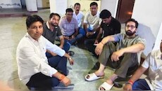 जालोर में मदन राठौड़ के काफिले के सामने नारेबाजी: कलेक्ट्रेट के बाहर कांग्रेस नेताओं ने काले झंडे दिखाकर जताया विरोध