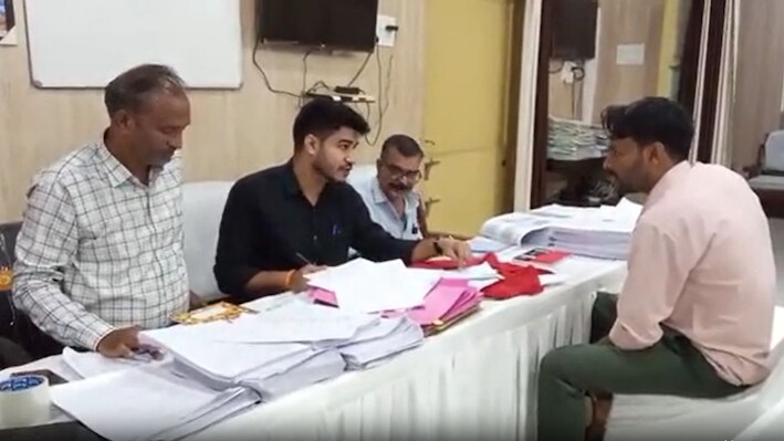 पंचायत चुनाव से पहले कांग्रेस प्रत्याशी की खुली हिस्ट्रीशीट: चंद्रप्रकाश मीणा पर दर्ज हैं 11 आपराधिक मामले
