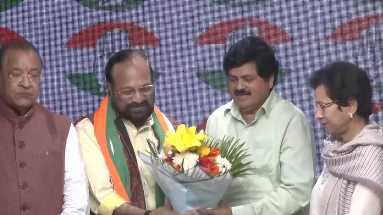 उत्तराखंड में BJP को झटका, जुबिन नौटियाल के पिता रामशरण नौटियाल कांग्रेस में शामिल उत्तराखंड में BJP को झटका, जुबिन नौटियाल के पिता रामशरण नौटियाल कांग्रेस में शामिल