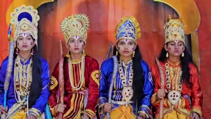 राम, सीता, लक्ष्मण और दशरथ... मंडला में पहली बार 25 महिलाओं ने निभाए किरदार, जानें 64 साल पुरानी परंपरा