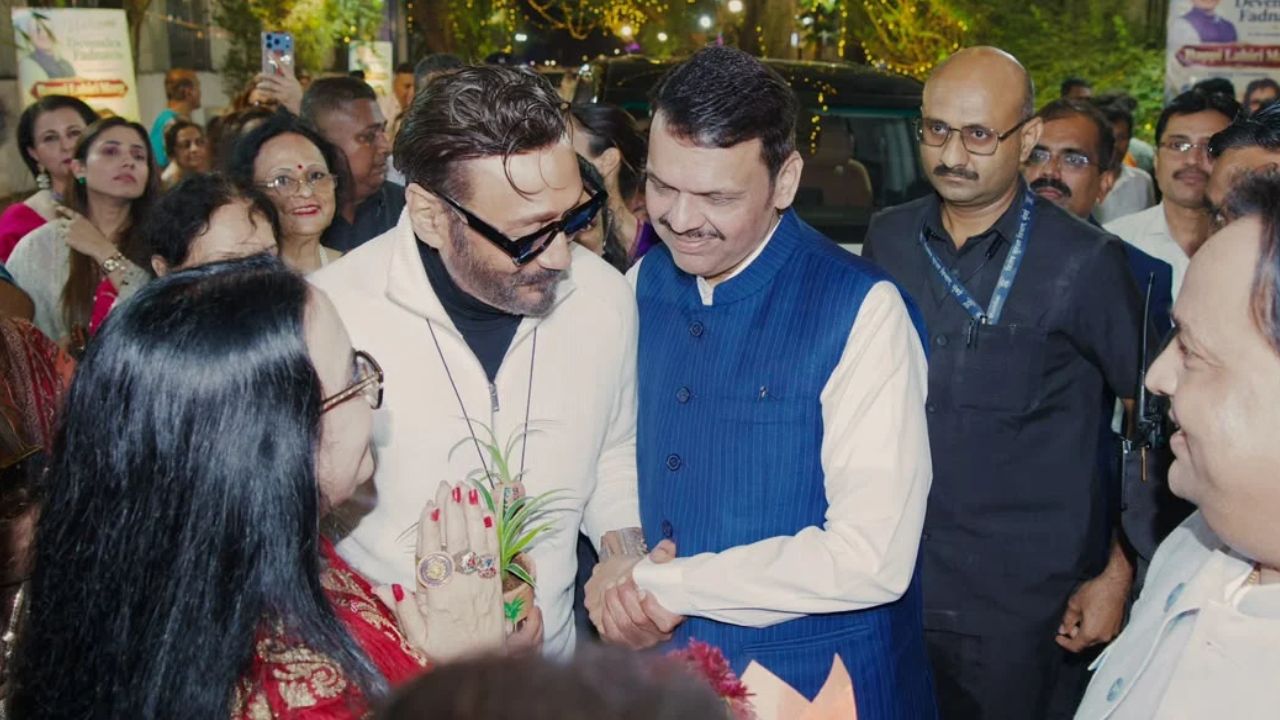 टाइगर श्रॉफ पर हमले के एक दिन बाद सीएम फडणवीस से मिले जैकी श्रॉफ, सामने आईं मुलाकात की तस्वीरें टाइगर श्रॉफ पर हमले के एक दिन बाद सीएम फडणवीस से मिले जैकी श्रॉफ, सामने आईं मुलाकात की तस्वीरें