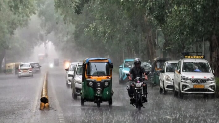 आज का मौसम:  दशहरे पर बारिश बिगाड़ेगी रावण दहन का मजा, दिल्ली से केरल तक 17 राज्यों में IMD का अलर्ट