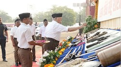 क्यों हर साल दशहरे पर RSS करता है शस्त्र पूजा, साल में मनाता है सिर्फ 6 त्योहार? कब और कैसे शुरू हुई परंपरा