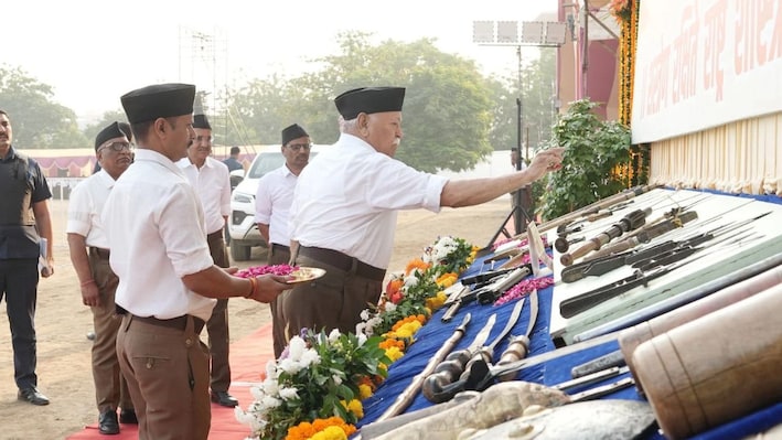क्यों हर साल दशहरे पर RSS करता है शस्त्र पूजा, साल में मनाता है सिर्फ 6 त्योहार? कब और कैसे शुरू हुई परंपरा