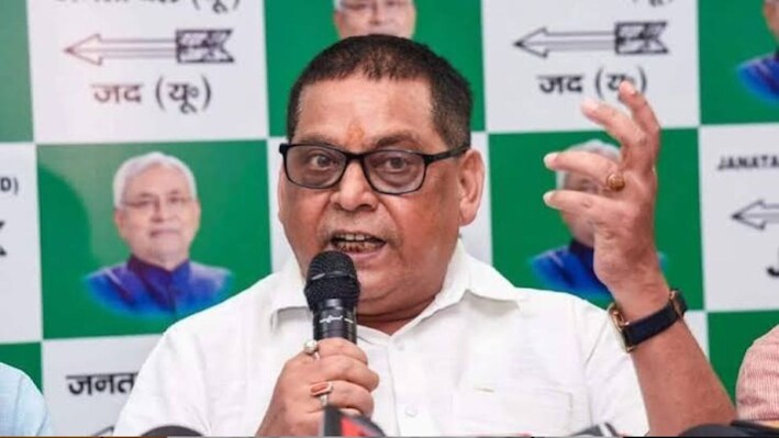 JDU MLC प्रत्याशी नीरज कुमार को पड़ा दिल का दौरा, अनंत सिंह बोले- 'बूथ पर पैसा देना होगा, 2 घंटे बाद ठीक हो जाएंगे'