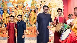 कोलकाता दुर्गा पूजा में शामिल हुए राजकुमार राव, सौरव गांगुली संग मिलाकर बजाया ढोल; VIDEO देख गदगद हुए फैंस