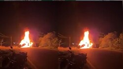गिरिडीह में बेकाबू ब्रेजा ने कई वाहनों को रौंदा, 1 बच्चे की मौत, 9 घायल, गुस्साए ग्रामीणों ने गाड़ी में लगा दी आग
