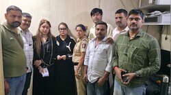बुर्का पहनकर दे रही थी चकमा, छोटे होटलों में रुकी: पुलिस से बचने के लिए श्रद्धा दुबे अपनाती थी ये तरकीब