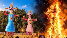 कश्मीर में बुराई पर अच्छाई की जीत: श्रीनगर में सैकड़ों की भीड़ के बीच हुआ रावण दहन, मुस्लिम कारीगरों ने बनाए थे पुतले