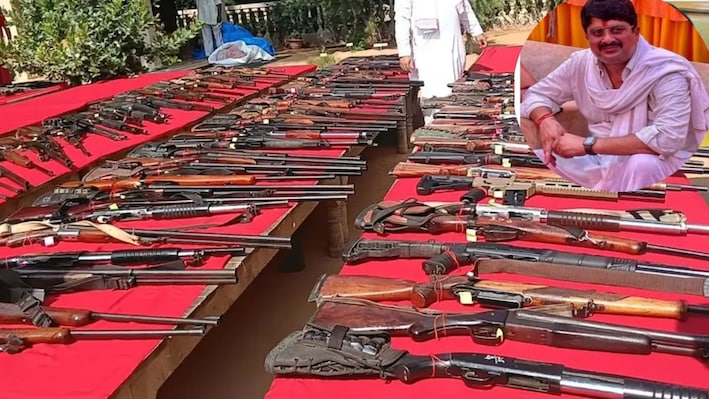 500 से ज्यादा हथियार: बेंती राजभवन में सजे छोटे बड़े असलहे, कुंडा में राजा भैया ने की शस्त्र पूजा