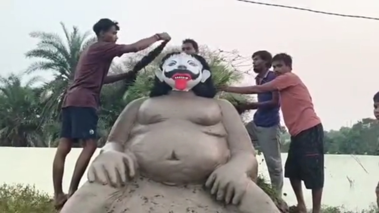छत्तीसगढ़ के इस शहर में रावण दहन नहीं, होता है वध, मिट्टी घर ले जाकर पूजा करते हैं लोग छत्तीसगढ़ के इस शहर में रावण दहन नहीं, होता है वध, मिट्टी घर ले जाकर पूजा करते हैं लोग