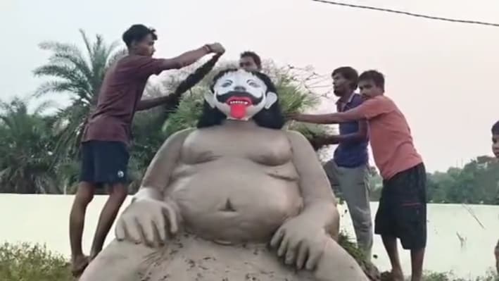 छत्तीसगढ़ के इस शहर में रावण दहन नहीं, होता है वध, मिट्टी घर ले जाकर पूजा करते हैं लोग