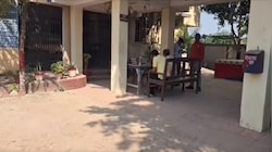 बरगद के पेड़ के नीचे दबोचा, झाड़ी में ले गए और फिर 3 युवकों ने किया 17 साल की लड़की का गैंगरेप, एक ने शूट किया वीडियो