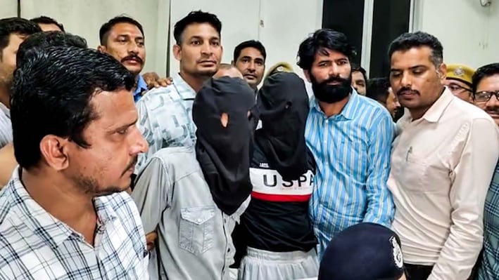 टाइगर श्रॉफ अटैक केस में कोर्ट ने तीनों आरोपियों को 31 अक्टूबर तक पुलिस रिमांड पर भेजा, खुलेंगी साजिश की परतें!