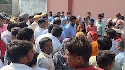 अलवर में रोडवेज बस का कहर: स्कूटी सवार सरकारी अध्यापिका की मौत, लोगों ने जयपुर रोड किया जाम