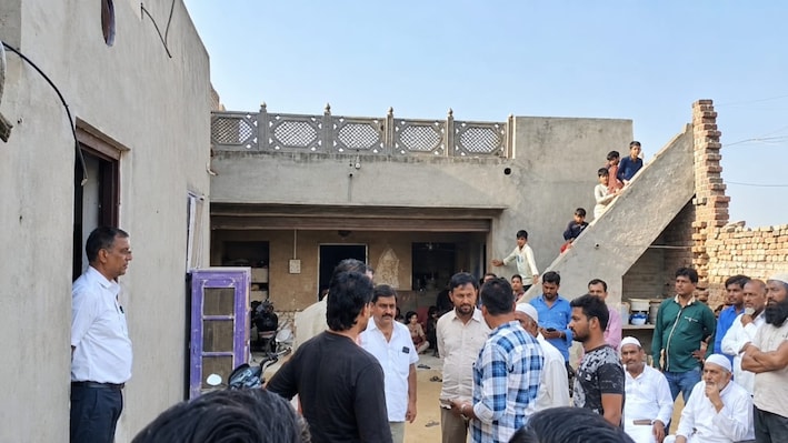 सुबह घर का गेट खुला तो उड़ गए होश: अंदर मिले पति-पत्नी के शव, आखिर झुंझुनूं में रात को क्या हुआ?
