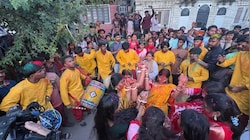 कश्मीर में कोलकाता जैसा माहौल! लाल चौक पर ढोल-नगाड़ों के साथ हुआ मां दुर्गा का विसर्जन, दिखा अद्भुत नजारा