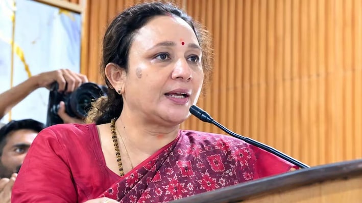 चुनाव से पहले फिर गरमाई सियासत: कांग्रेस ने चुनाव आयोग से किए सवाल, नए नाम जोड़ने के आरोप