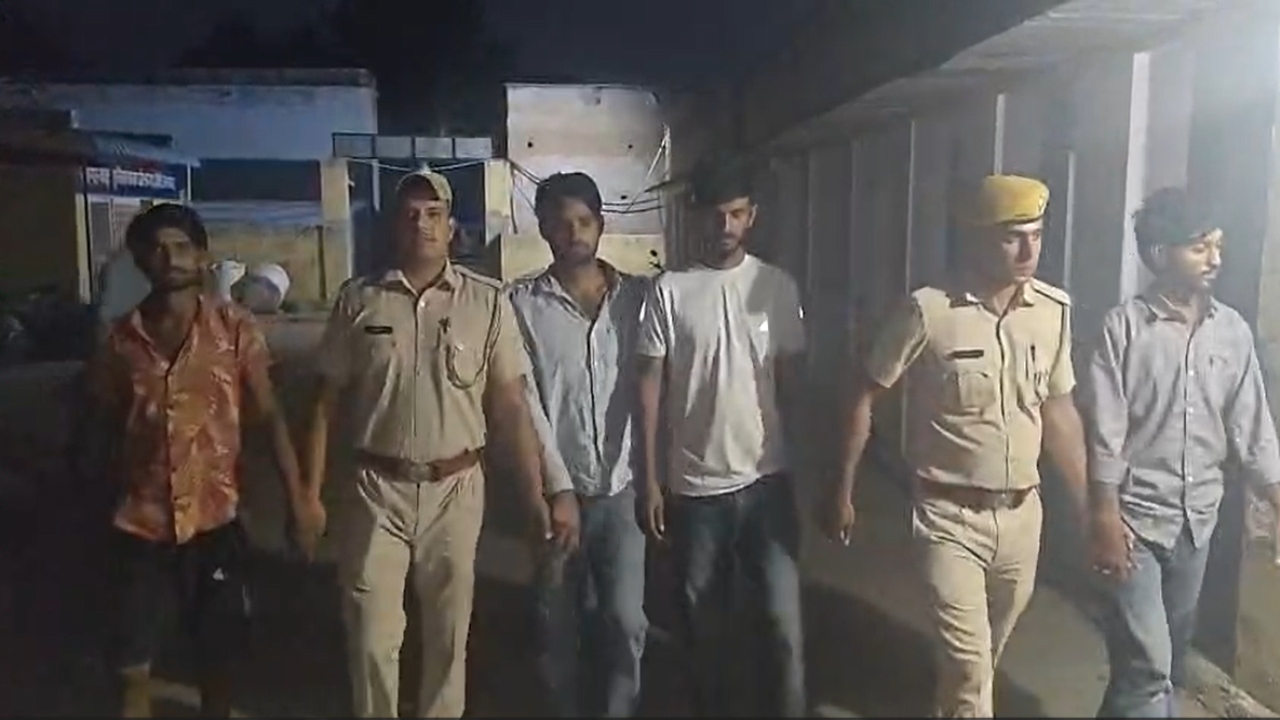 फेसबुक पर लड़की बनकर करते थे दोस्ती: फिर अश्लील वीडियो से ब्लैकमेलिंग! अलवर में हजारों बांग्लादेशियों से 1 करोड़ से ज्यादा की ठगी फेसबुक पर लड़की बनकर करते थे दोस्ती: फिर अश्लील वीडियो से ब्लैकमेलिंग! अलवर में हजारों बांग्लादेशियों से 1 करोड़ से ज्यादा की ठगी