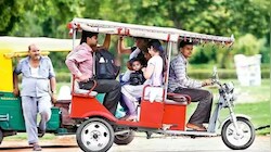 दिल्ली में ई-रिक्शा चलाने के बदलेंगे नियम! 90 दिन में बनवाने होंगे जरूरी सर्टिफिकेट, पॉलिसी का ड्राफ्ट जारी